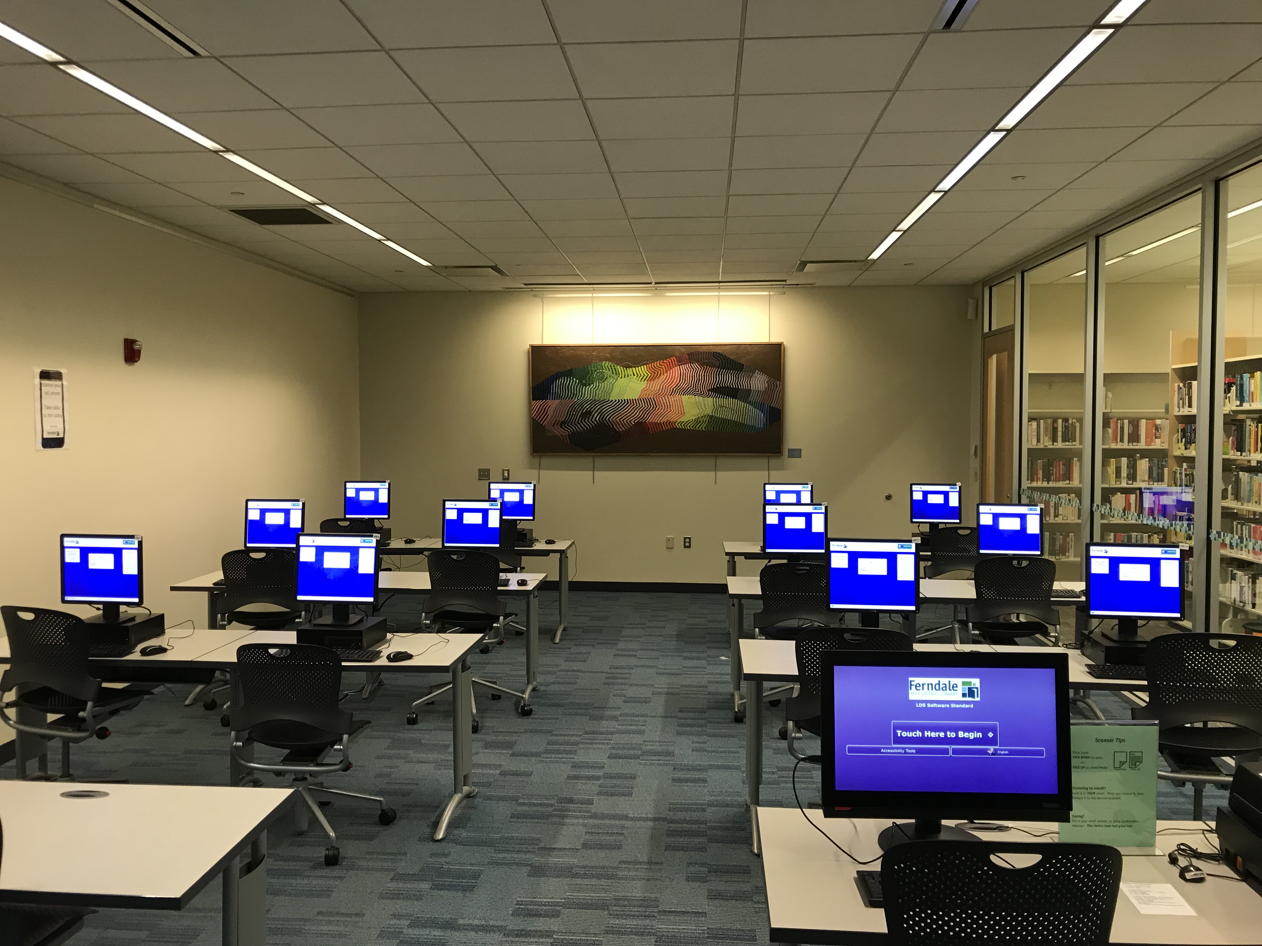 image of the library's computer lab
